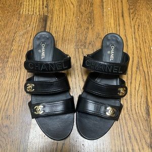 Chanel black Turlock sandals 39